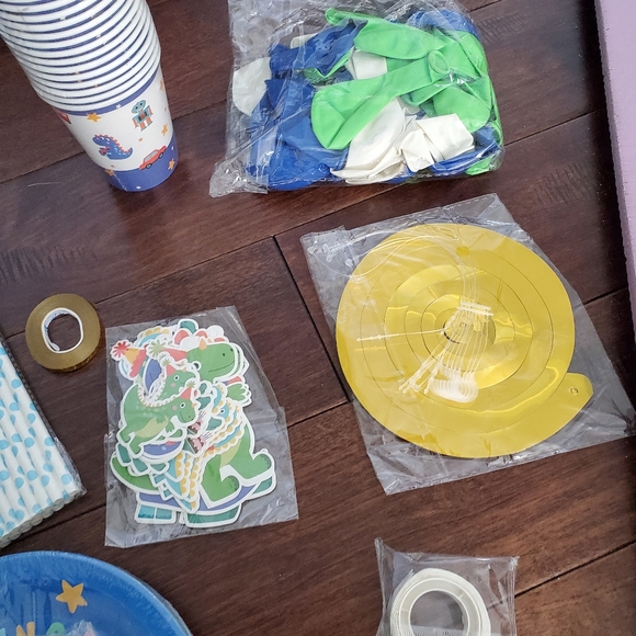 Dino party supplies all new regular plates , cake plates , paper straws , baloon - Picture 3 of 3